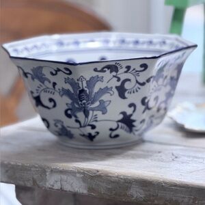 Large Centerpiece Chinoiserie Bowl. Vintage. 11.5”Wx7”T EUC Oriental